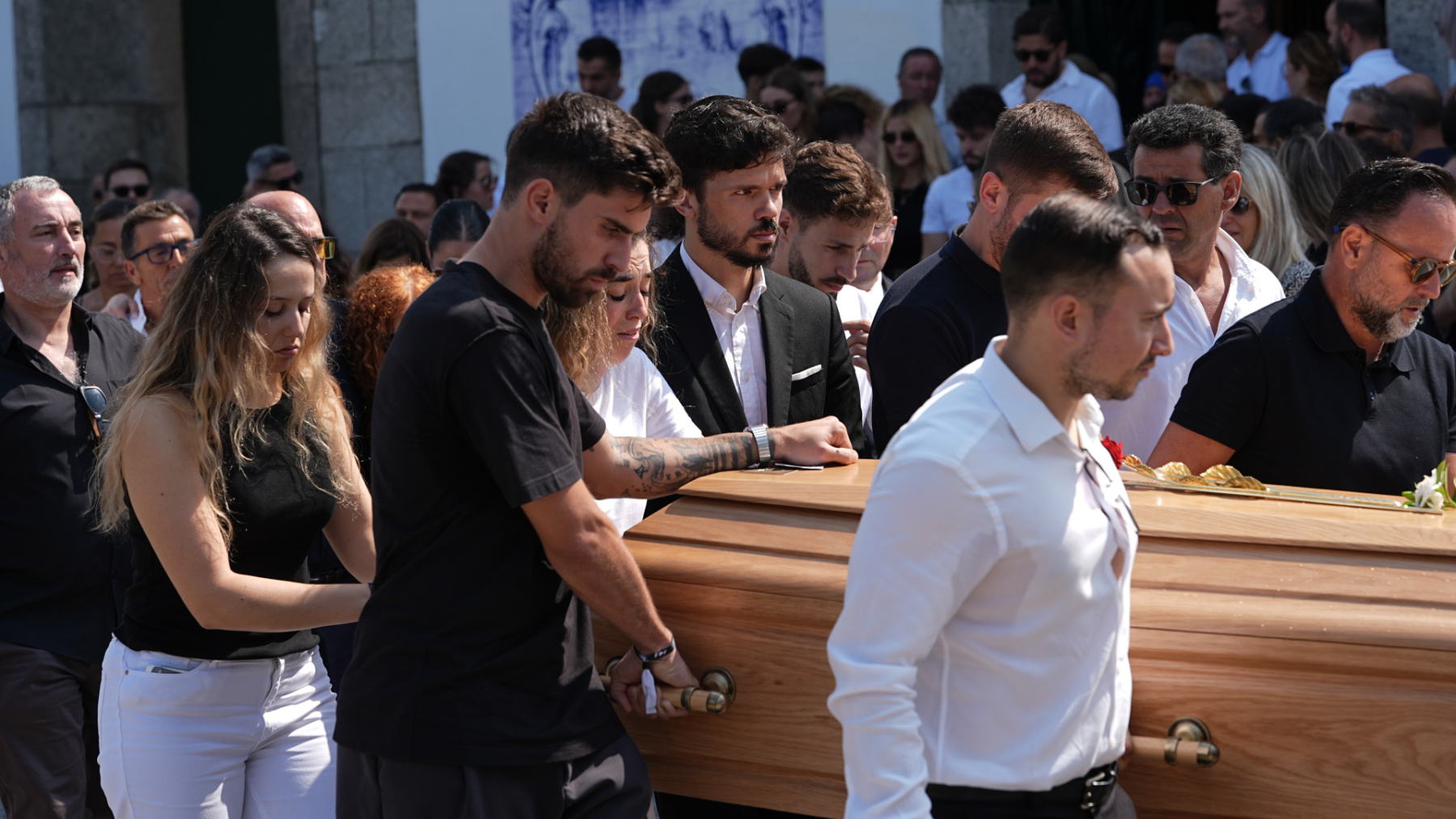 El triste funeral de Diogo Jota y André Felipe, los futbolistas fallecidos en un accidente