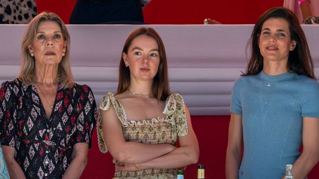 Carolina de Mónaco con sus hijas Carlota y Alejandra. (Foto: Gtres)