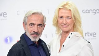 Imanol Arias y Ana Duato en la premier de una de las temporadas de la serie ‘Cuéntame como pasó’. (Foto: Gtres)