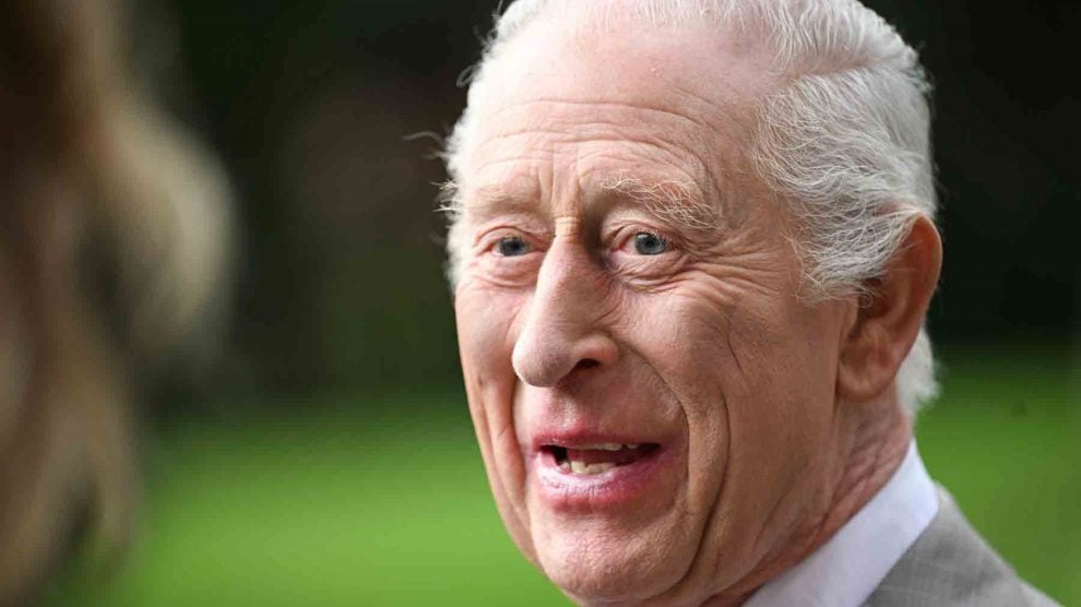 Calma tensa en Windsor: Andrés calla, Carlos tiembla y lo de Harry deja de ser tan grave