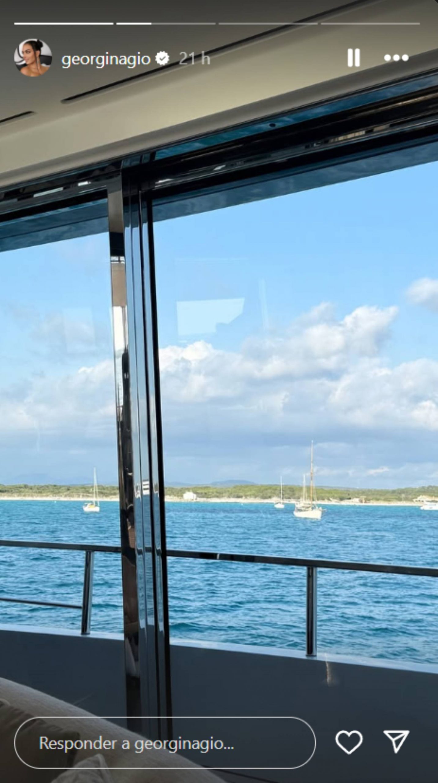 Cristiano Ronaldo y Georgina durante unas vacaciones. (Foto: RRSS)