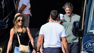 Jennifer Aniston y Jim Curtis en Mallorca. (Foto: Gtres)