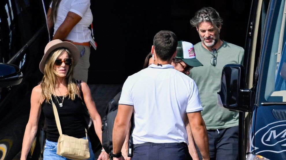 Los dos gestos con los que Jennifer Aniston ha confirmado en Mallorca su romance con Jim Curtis