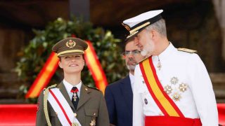 La princesa Leonor con su padre en Marín. (Foto: Gtres)