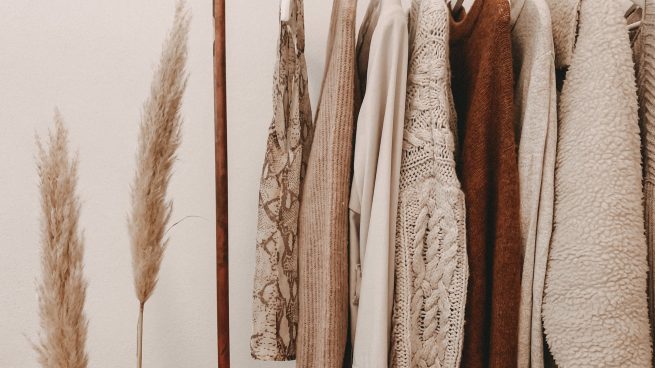 9 vestidos de las rebajas de Parfois que estilizan y alargan las piernas a las bajitas