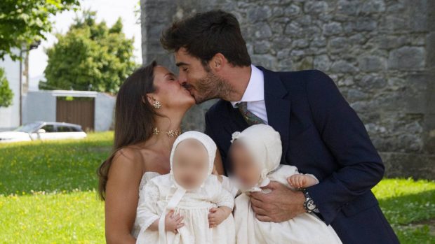Luis Zamalloa y Marta Pombo con sus hijas María y Candela. (Foto: Gtres)