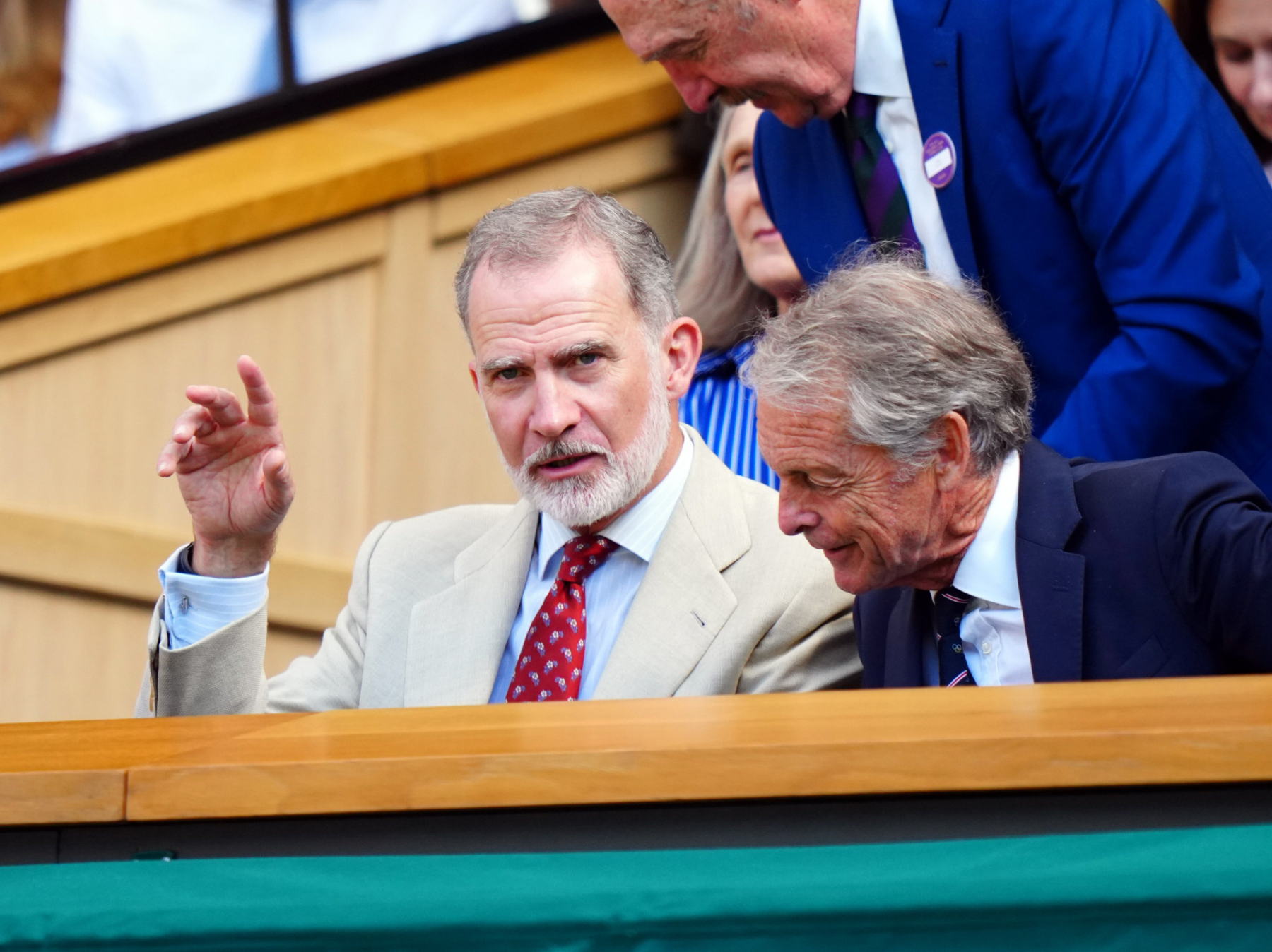 El Rey Felipe apoya a Carlos Alcaraz en Wimbledon durante su partido ...