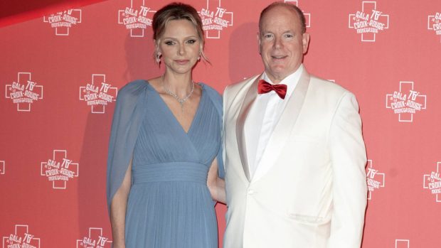 Alberto y Charlene de Mónaco en un photocall. (Foto: Gtres)