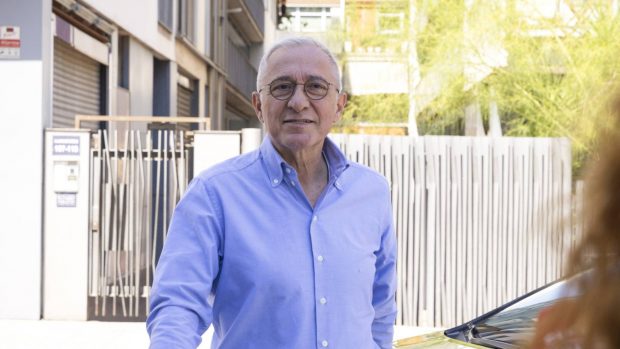 Xavier Sardá en el velatorio de Toni Cruz. (Foto: Gtres)
