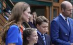Guillermo de Inglaterra y Kate Middleton junto a dos de sus tres hijos en Wimbledon. (Foto: Gtres)