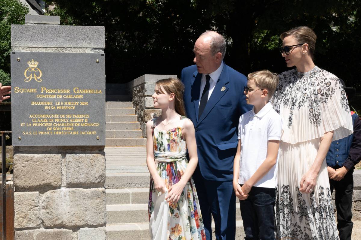 El 9 de julio de 2025, los príncipes de Mónaco inauguraron en Francia la Plaza Princesa Gabriella junto a sus hijos. (Gtres)