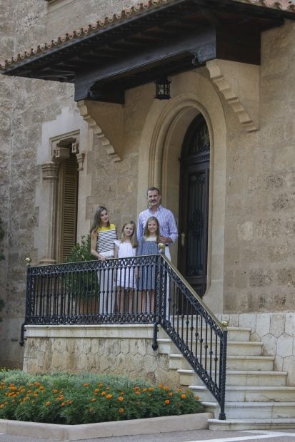 Los Reyes en la entrada de Marivent. (FOTO: GTRES)