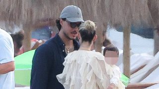 Alejandra Rubio y Carlo Costanzia en Ibiza. (Foto: Gtres)
