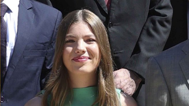 La infanta Sofía se cuela en una simbólica audiencia de los Reyes con un vestido de Letizia
