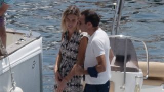 Enrique Ponce y Ana Soria durante sus vacaciones. (Foto: Gtres)