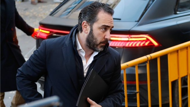 Víctor de Aldama llegando al juzgado. (Gtres)