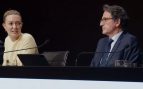 Marta Ortega y José Arnau Sierra en el consejo de accionistas. (FOTO: INDITEX)