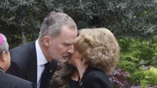 El Rey Felipe con la Reina Sofía. (Foto: Gtres)