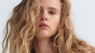 Zara tiene la falda vaquera ideal para ir a la oficina