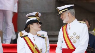 La princesa Leonor con el Rey Felipe en Marín. (Foto: Gtres)