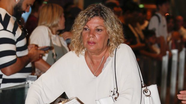 Terelu Campos en el aeropuerto de Madrid. (Foto: Gtres)
