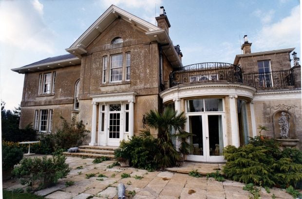 reina Camila, Ray Mill House