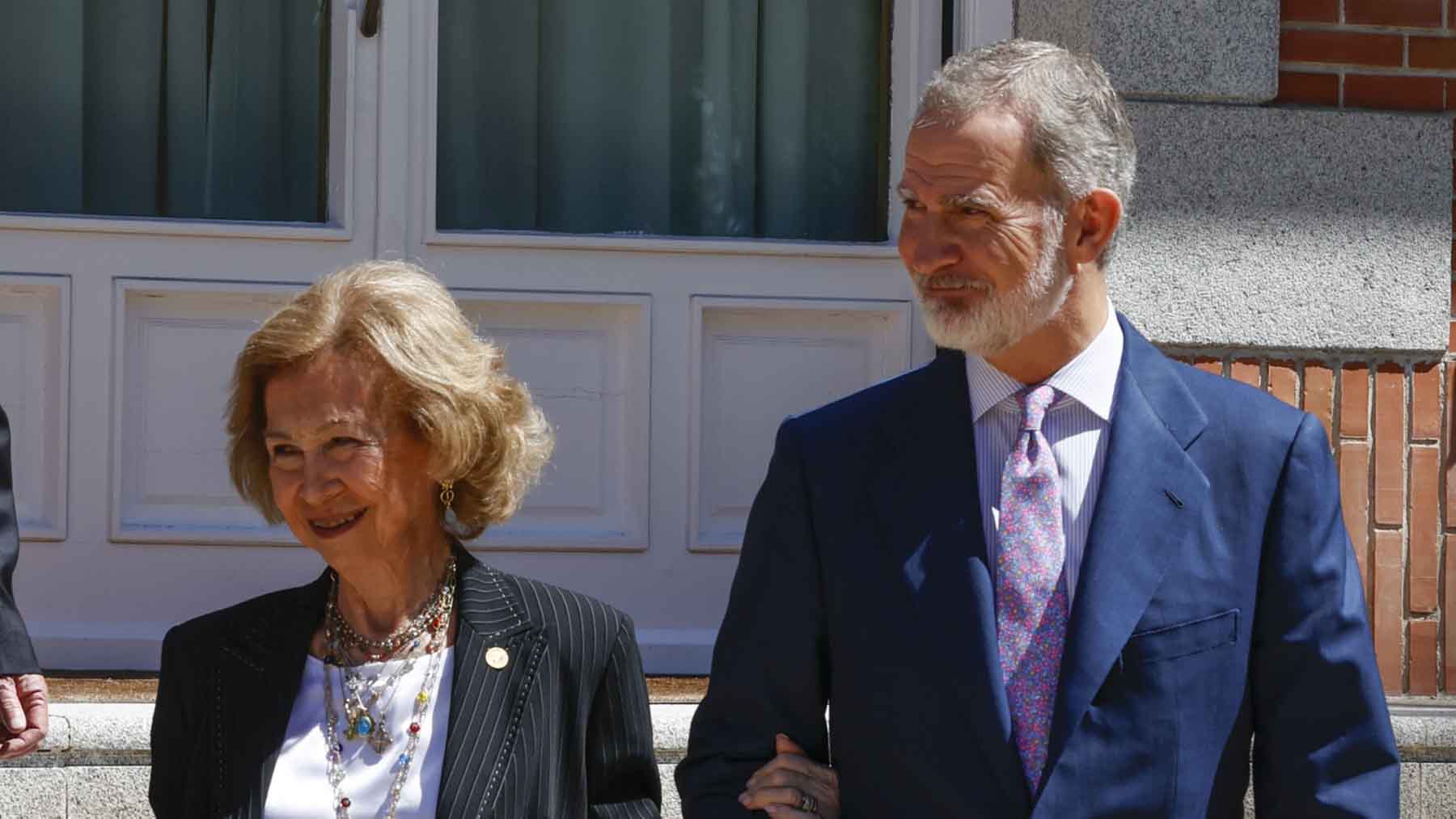 El Rey Felipe VI, el gran apoyo de doña Sofía en sus días más tristes