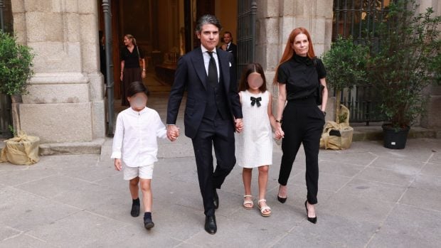 Olivia de Borbón, Julián Porras-Figueroa y sus dos hijos. (Foto: Gtres)