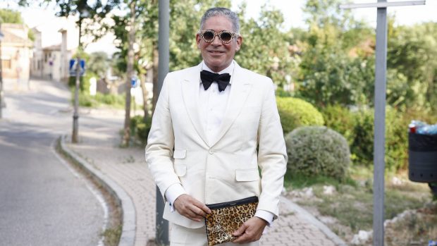 Boris Izaguirre en la boda de Jaime Cantizano. (Foto: Gtres)