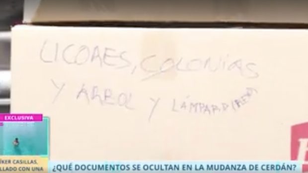 Las cajas de la mudanza de Santos Cerdán. (FOTO: TELECINCO)