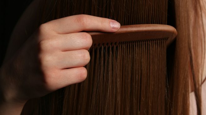 Soy peluquera y este cepillo del pelo es el mejor que tengo para el día a día: desenreda sin romperlo