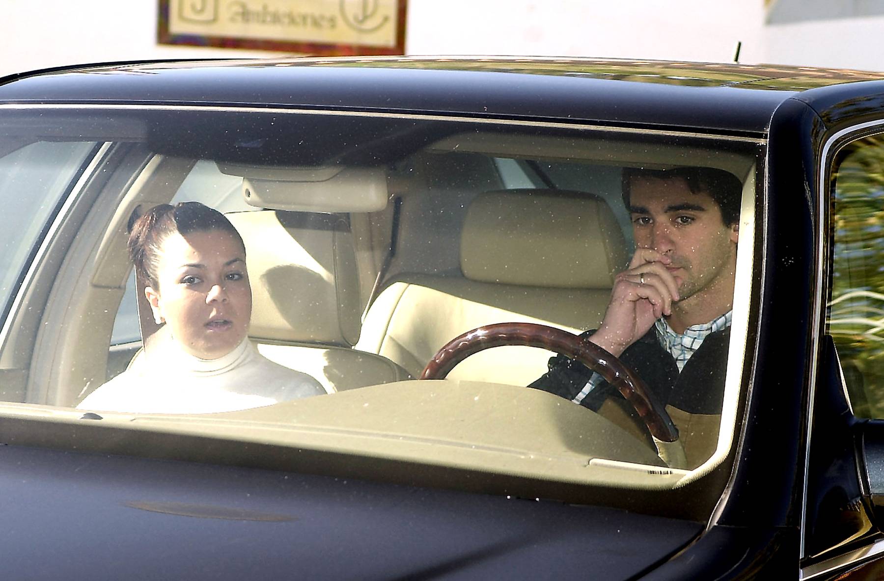 María José Campanario y Jesulín de Ubrique en el interior de un coche. (Foto: Gtres)
