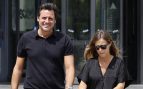 Ion Aramendi y María Amores a su salida del hospital. (Foto: Gtres)