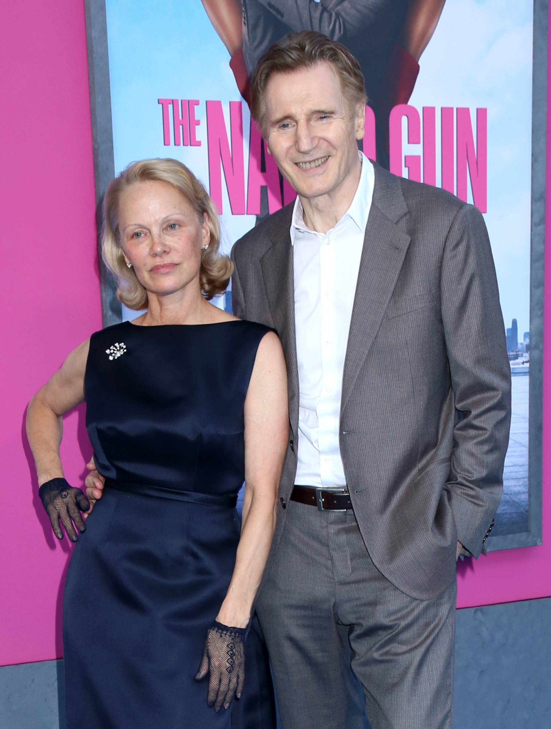 Pamela Anderson y Liam Neeson en un evento en Nueva York. (Foto: Gtres)