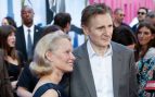 Pamela Anderson y Liam Neeson en un evento en Nueva York. (Foto: Gtres)