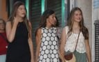 La Reina Letizia y sus hijas en Mallorca. (Foto: Gtres)