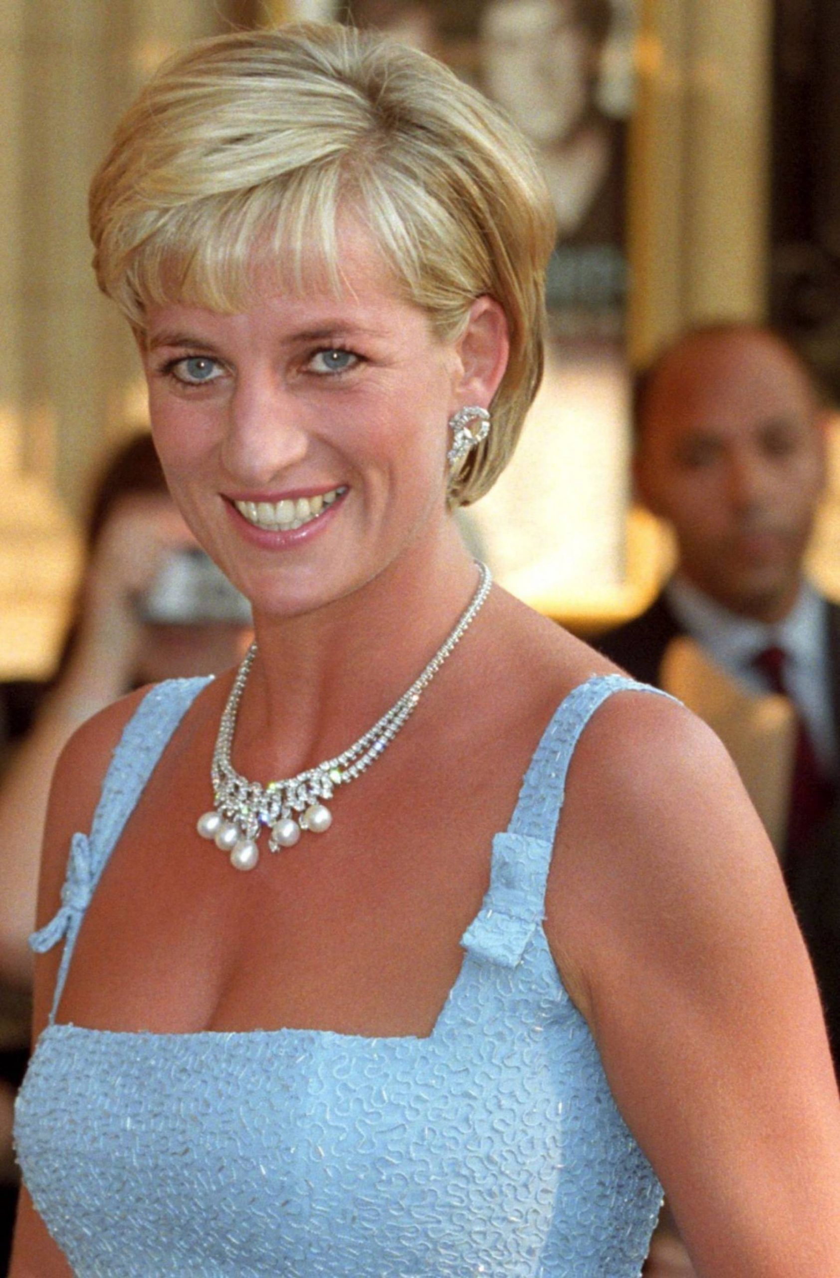 Diana de Gales con un diseño de Jacques Azagury. (Foto: Gtres)