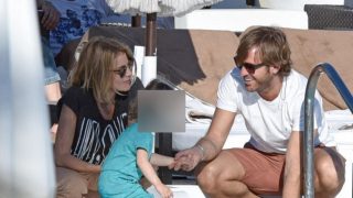 Amaia Salamanca con Rosauro Varo y su hija. (Foto: Gtres)
