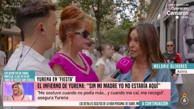 Yurena y Melani Olivares en directo en 'Fiesta'. (Foto: Telecinco)