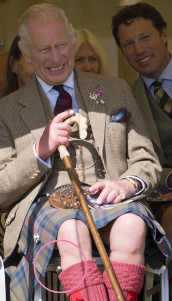 Carlos III con el traje regional escocés. (Foto: Gtres)