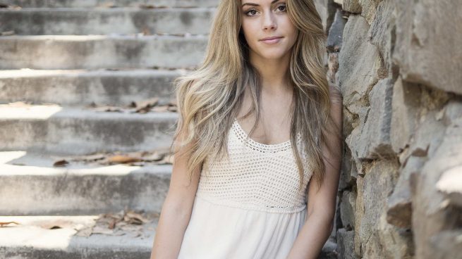 Parece de lujo pero este vestido midi con la espalda descubierta es de Stradivarius y cuesta menos de 13 euros