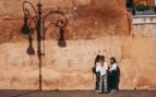 Las pijas del barrio de Salamanca ya llevan el pantalón de punto de Mango Outlet con efecto piernas larguísimas