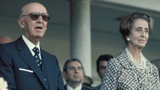 Francisco Franco y Carmen Polo. (Foto: Gtres)
