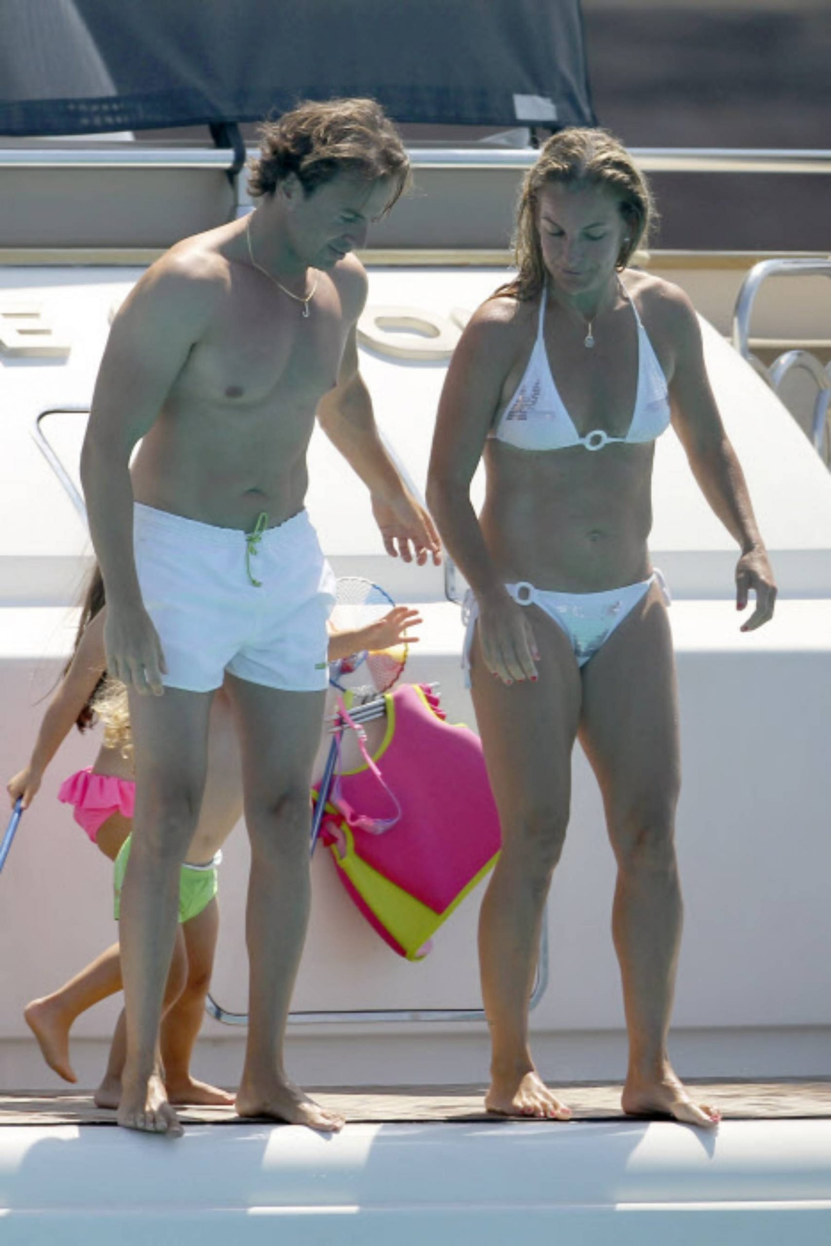 Josep Santacana y  Arantxa Sánchez Vicario durante unas vacaciones. (Foto: Gtres)