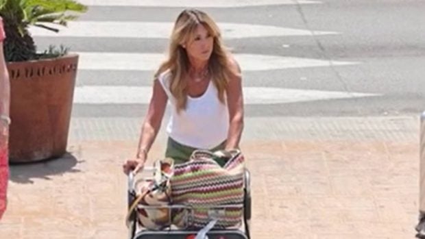 Carolina Molas en el aeropuerto de Ibiza. (Goto: Gtres)