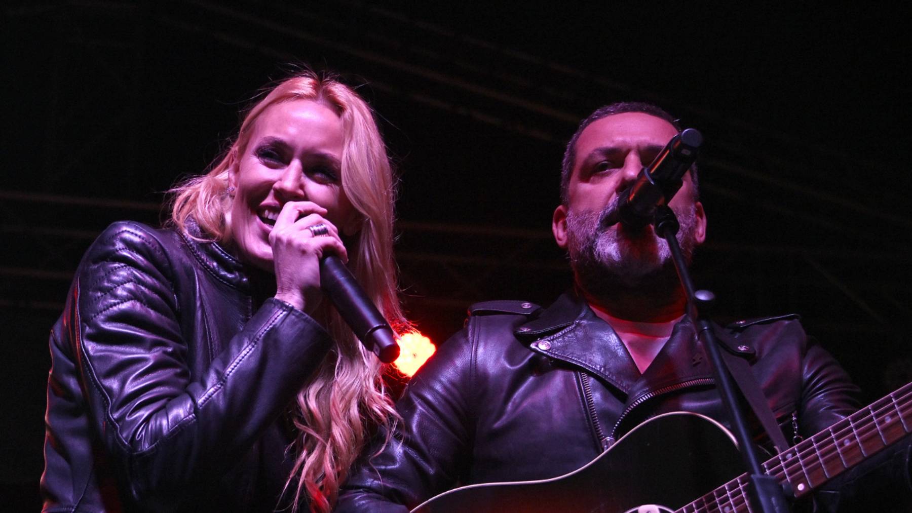 Carolina Cerezuela y Jaume Anglada actuando juntos. (Foto: Gtres)