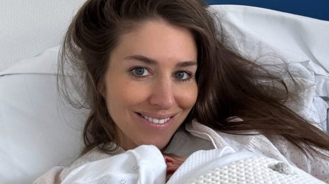 Carmen Ballesteros presenta a su hijo Seve. (FOTO: REDES SOCIALES)