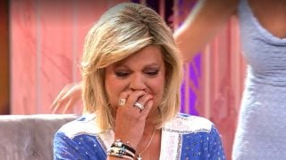 Terelu Campos llorando en el plató de ‘Fiesta’. (Foto: Telecinco)