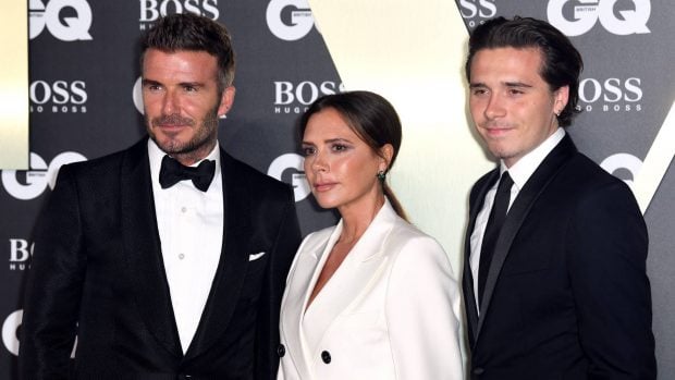 David y Victoria Beckham con su hijo Brooklyn. (Foto: Gtres)