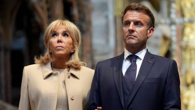 Emmanuel y Brigitte Macron en un acto oficial. (Foto: Gtres)